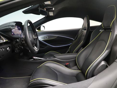 Used 2024 McLaren Artura image 16