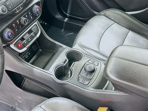 Used 2023 GMC Terrain SLT image 16