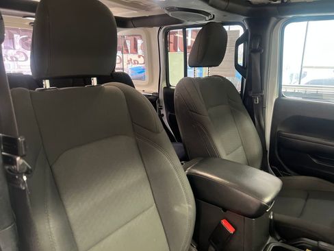 Used 2023 Jeep Wrangler Unlimited Sport AWD/4WD image 38