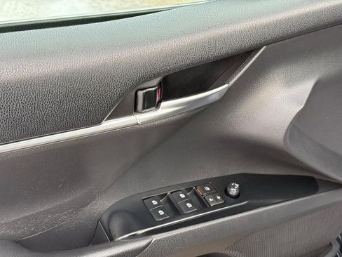 Used 2019 Toyota Camry LE image 18