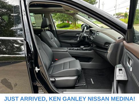 Certified 2023 Nissan Rogue SV w/ SV Premium B Package AWD/4WD image 22