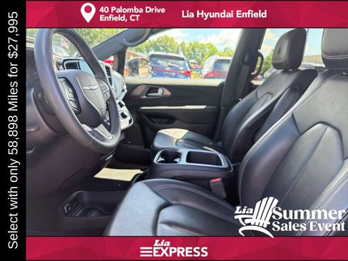 Used 2025 Chrysler Pacifica Select FWD image 13