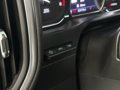 Used 2021 GMC Sierra 1500 AT4 w/ AT4 Value Package AWD/4WD image 18