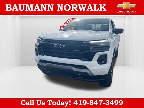 Used 2023 Chevrolet Colorado Z71 w/ Z71 Convenience Package 2 AWD/4WD image 4