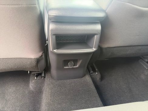 Used 2020 Toyota RAV4 LE FWD image 31