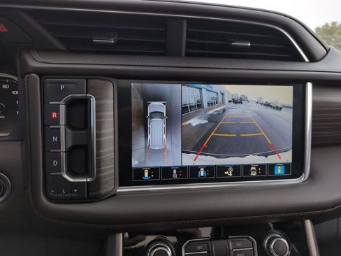 Used 2021 GMC Yukon Denali w/ Denali Premium Package image 24