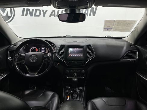 Used 2019 Jeep Cherokee Latitude Plus w/ Comfort/Convenience Group AWD/4WD image 18