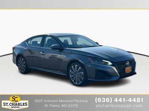 Used 2025 Nissan Altima 2.5 SL FWD image 1