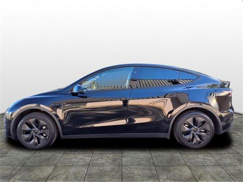 Used 2024 Tesla Model Y Long Range image 2