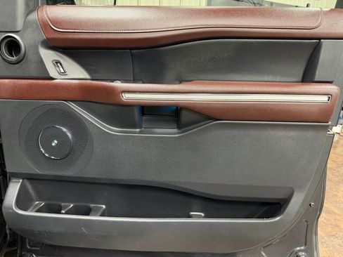 Used 2024 Ford Expedition Limited image 29