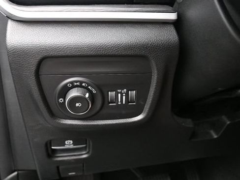 Used 2022 Jeep Grand Cherokee L Limited AWD/4WD image 22