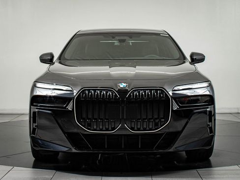 New 2026 BMW 740i xDrive w/ Executive Package image 2