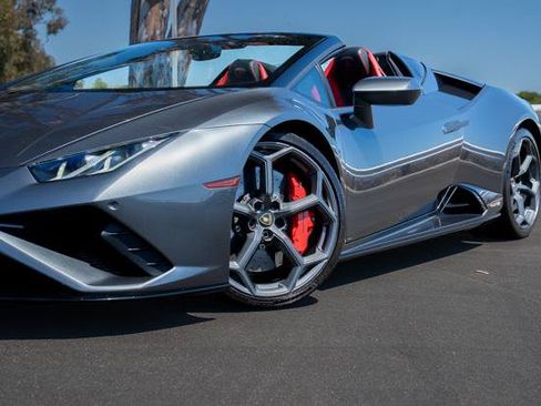 Used 2020 Lamborghini Huracan EVO RWD image 2