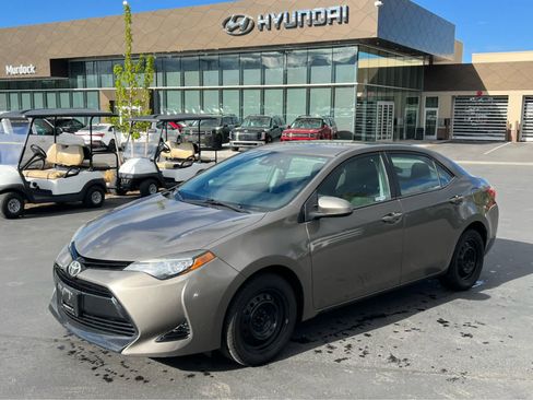 Used 2017 Toyota Corolla LE image 1