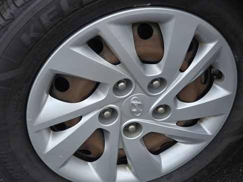 Used 2019 Hyundai Elantra SE image 14