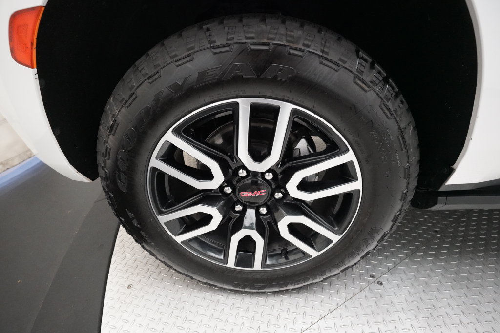 Used 2023 GMC Yukon XL AT4 AWD/4WD image 25