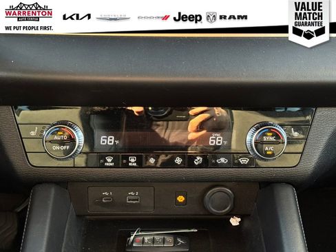 Used 2024 Mitsubishi Outlander SE image 26