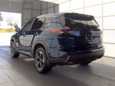 Certified 2025 Nissan Rogue SV FWD image 8