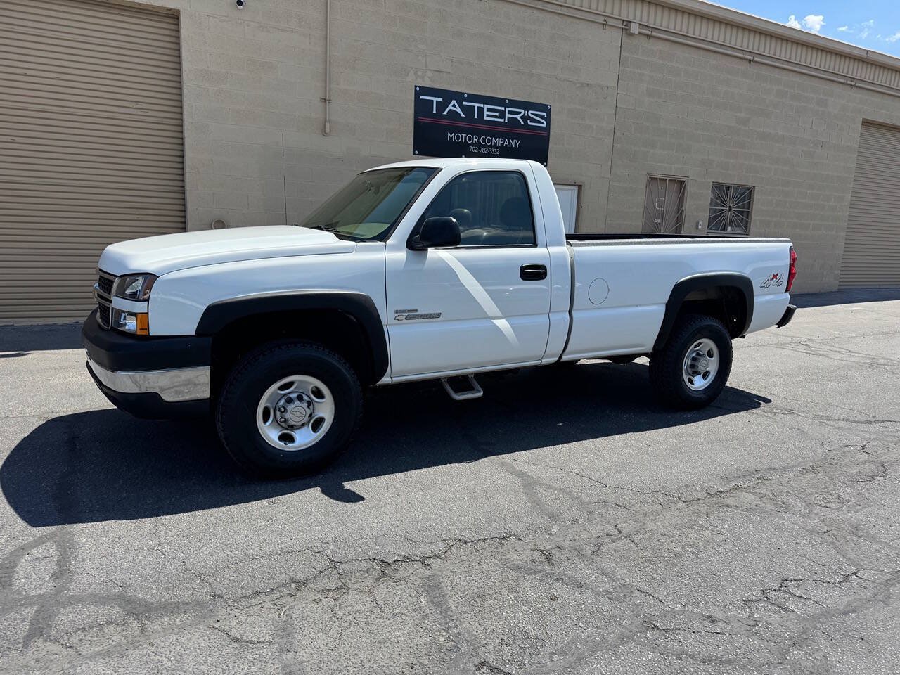 Used 2006 Chevrolet Silverado 2500 W/T w/ Heavy-Duty Power Package AWD/4WD image 3