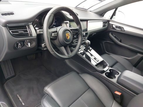 Certified 2026 Porsche Macan AWD/4WD image 4