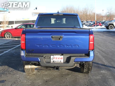 Used 2024 Toyota Tacoma TRD Off-Road image 5