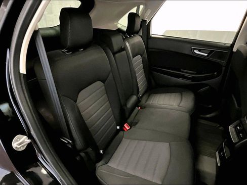 Used 2018 Ford Edge SE image 26