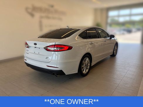 Used 2019 Ford Fusion SE FWD image 2