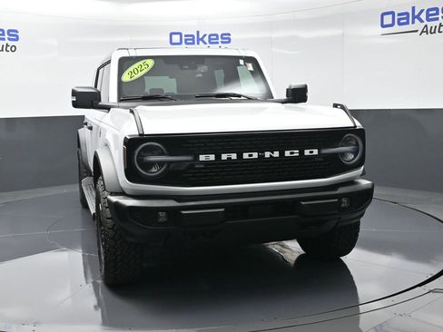 Used 2025 Ford Bronco Outer Banks image 3