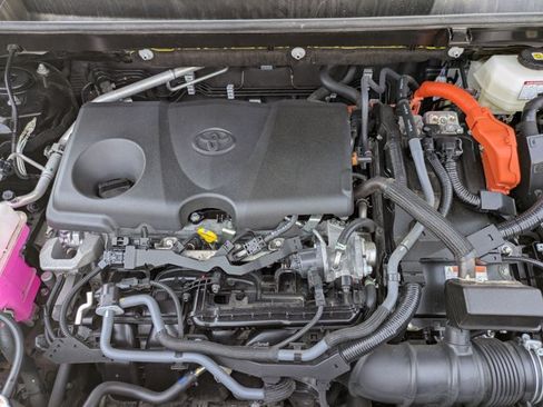 Used 2025 Toyota RAV4 XLE AWD/4WD image 23