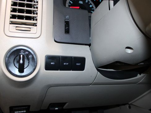 Used 2011 Ford Escape XLS w/ 101A Rapid Spec Order Code FWD image 17
