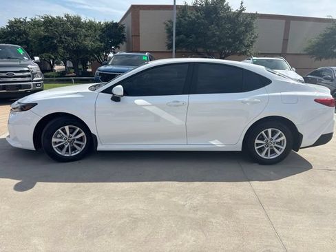 Used 2025 Toyota Camry LE AWD/4WD image 5