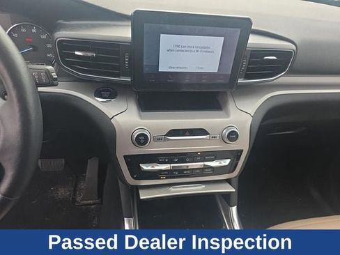 Used 2023 Ford Explorer XLT w/ Equipment Group 202A AWD/4WD image 18