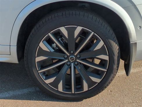 New 2025 Volvo XC90 B5 Plus w/ Protection Package Premier image 12
