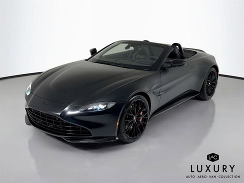 Used 2022 Aston Martin V8 Vantage Roadster image 2