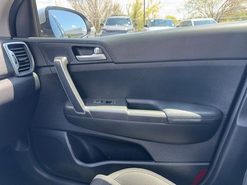 Used 2018 Kia Sportage LX FWD image 16