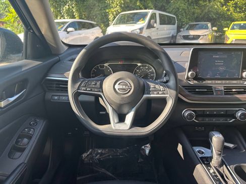 Used 2025 Nissan Altima 2.5 SV FWD image 34