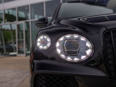 Used 2024 Bentley Bentayga AWD/4WD image 4