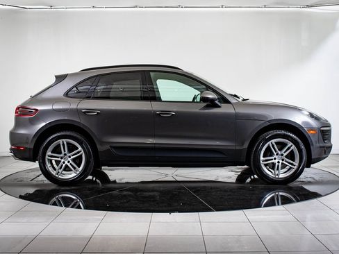 Certified 2018 Porsche Macan image 9