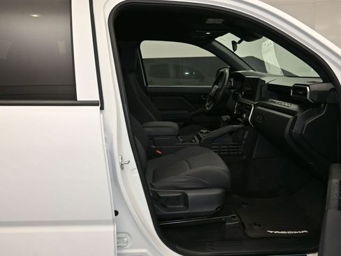 Used 2024 Toyota Tacoma SR AWD/4WD image 4