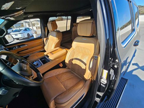 Used 2022 Jeep Grand Wagoneer Series III w/ HD Trailer Tow Package AWD/4WD image 23