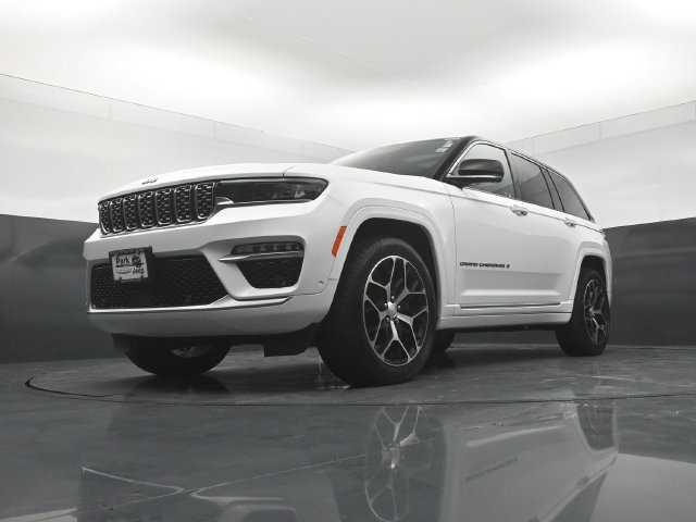 Used 2022 Jeep Grand Cherokee Summit AWD/4WD image 20