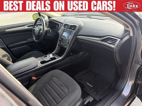Used 2020 Ford Fusion SE FWD image 33