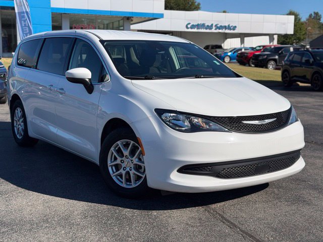 Used 2023 Chrysler Voyager LX FWD image 2