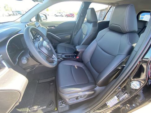 Certified 2025 Toyota Corolla Cross XLE w/ Convenience Package AWD/4WD image 11