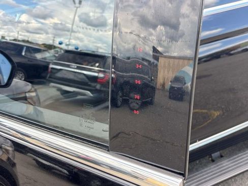 Used 2019 Lincoln Navigator Reserve image 9