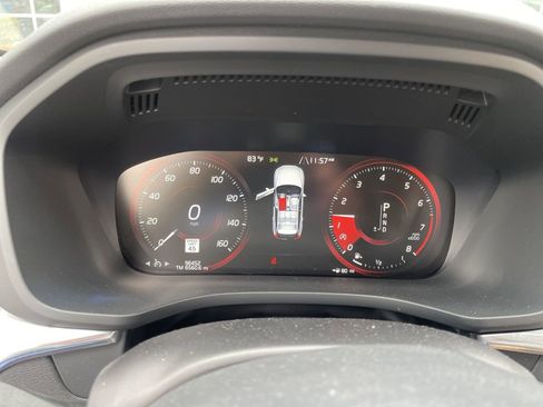 Used 2019 Volvo XC60 T5 Momentum w/ Multimedia Package image 5