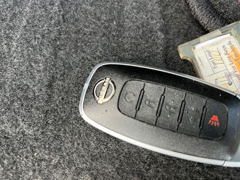 Used 2025 Nissan Rogue SV image 27