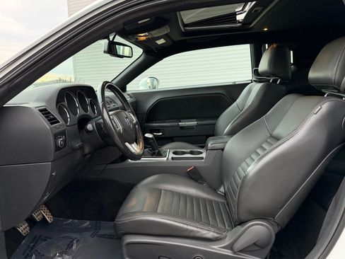 Used 2011 Dodge Challenger R/T image 18