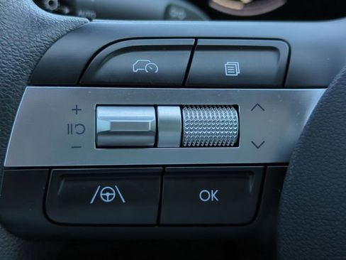 Certified 2025 Hyundai Santa Cruz SE FWD image 23