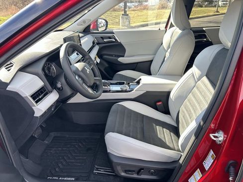 New 2026 Mitsubishi Outlander SE image 21